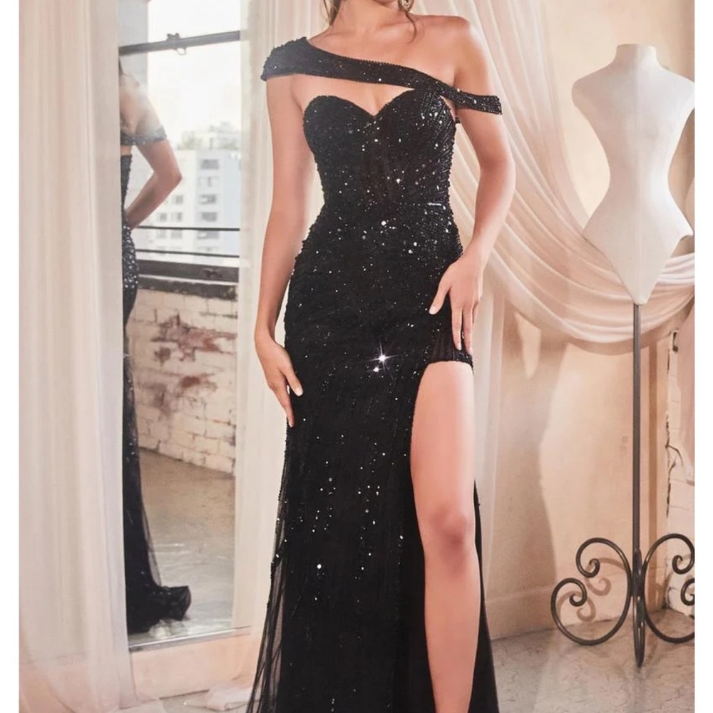 Elegant Black Off-Shoulder Evening Dress